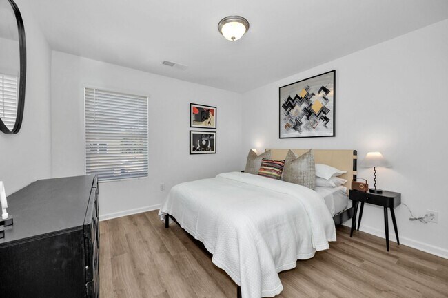 Building Photo - BRAND NEW 3 Bed 2.5 bathroom townhomes in Madison!