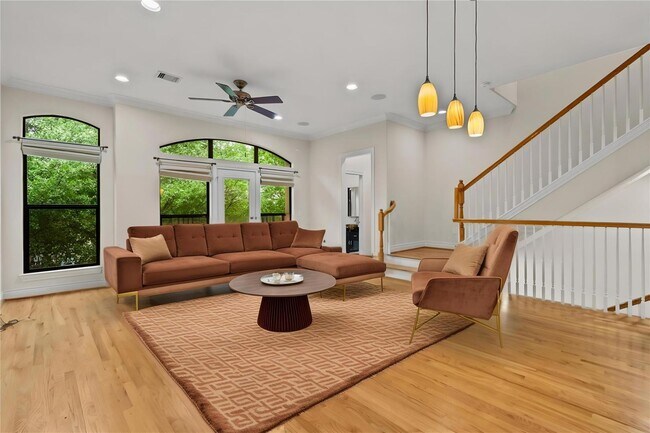 Building Photo - Experience Urban Living at Its Finest!