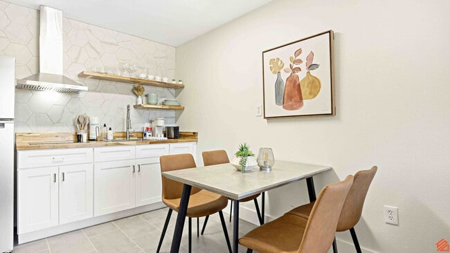 Building Photo - 556 Coral Ct