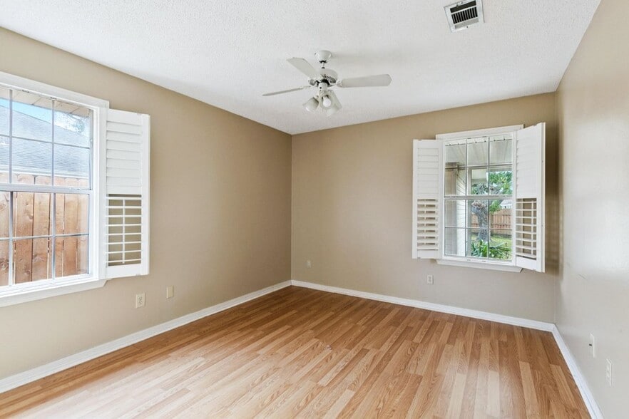 Building Photo - 308 Willowdale Blvd