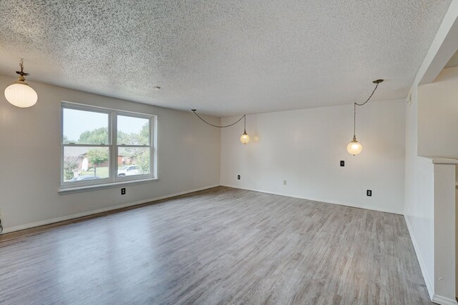 Building Photo - Ask About Our Half Off Special!!  Spacious...