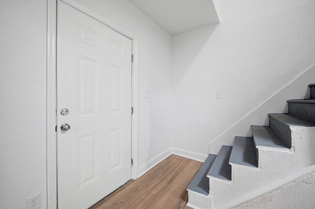 Building Photo - NEWLY REMODELED 4 BEDROOM COLONIAL HOME FOR RENT IN SUFFOLK!