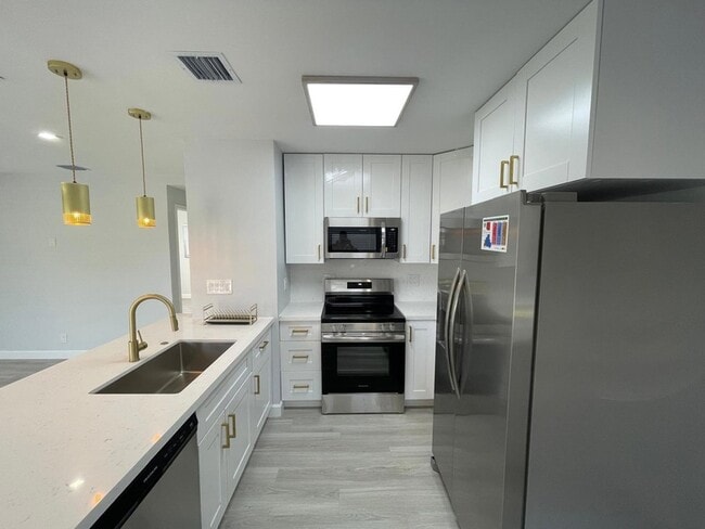 Building Photo - 431 NW 33rd Terrace
