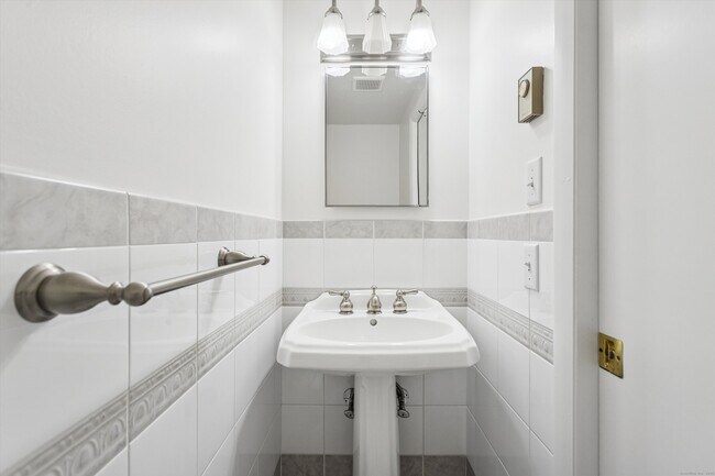 Building Photo - 61 Rock Spring Rd