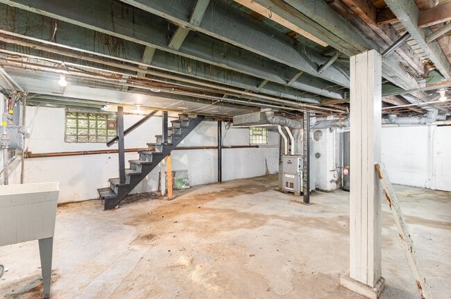 Building Photo - Chic Comfort & Space in North College Hill