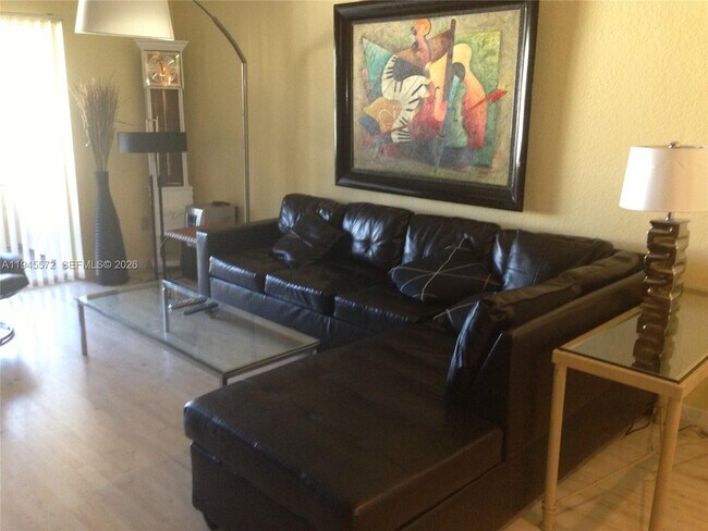 Building Photo - 2880 N Oakland Forest Dr