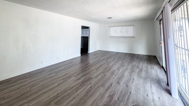 Building Photo - 50 Shadow Ln