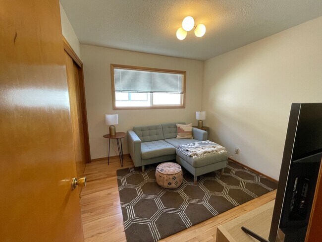 Building Photo - Stunning Eastmoreland Mid-Century Modern w/ Private Yard, A/C