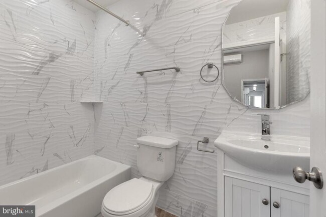 Building Photo - 624 N 35th St