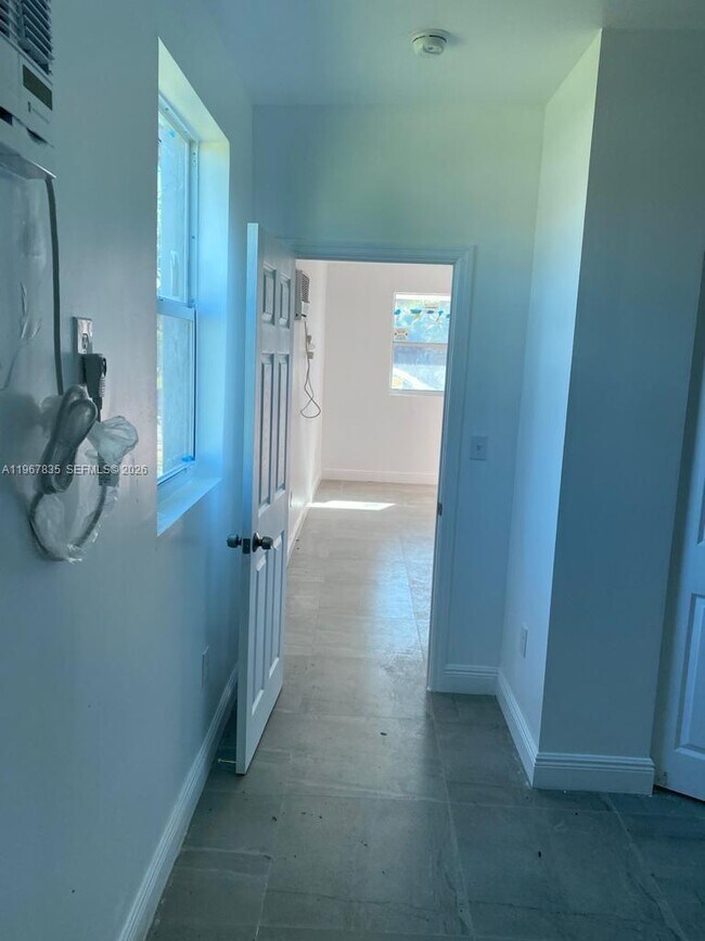 Building Photo - 4023 SW 19th St