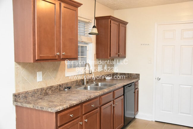 Building Photo - 658 Copper Creek Dr