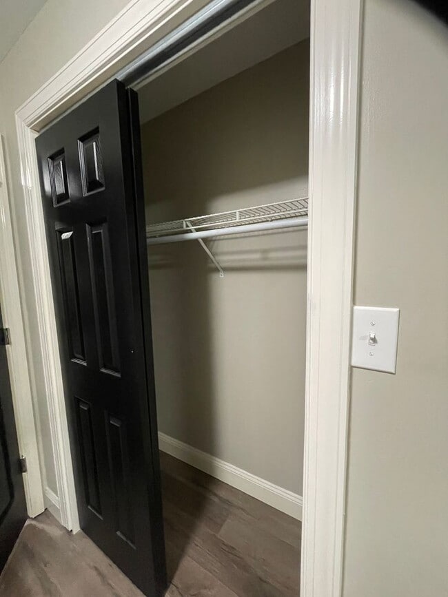 Building Photo - Newly Renovated Home