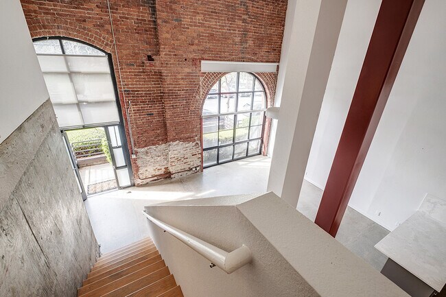 Building Photo - 701 Minnesota St