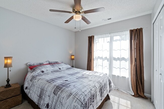 Building Photo - Corner lot 3 bed 2.5 bath with large fenced yard in Grove Park!