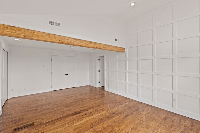 Building Photo - Lochmoor Lakeview Home in Bellevue