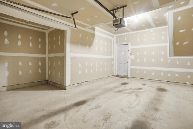 Building Photo - 6610 Hunter Creek Ln