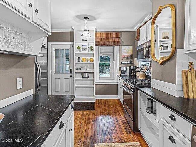 Building Photo - 64 Second St