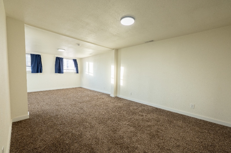 Building Photo - 945 N 7th E St