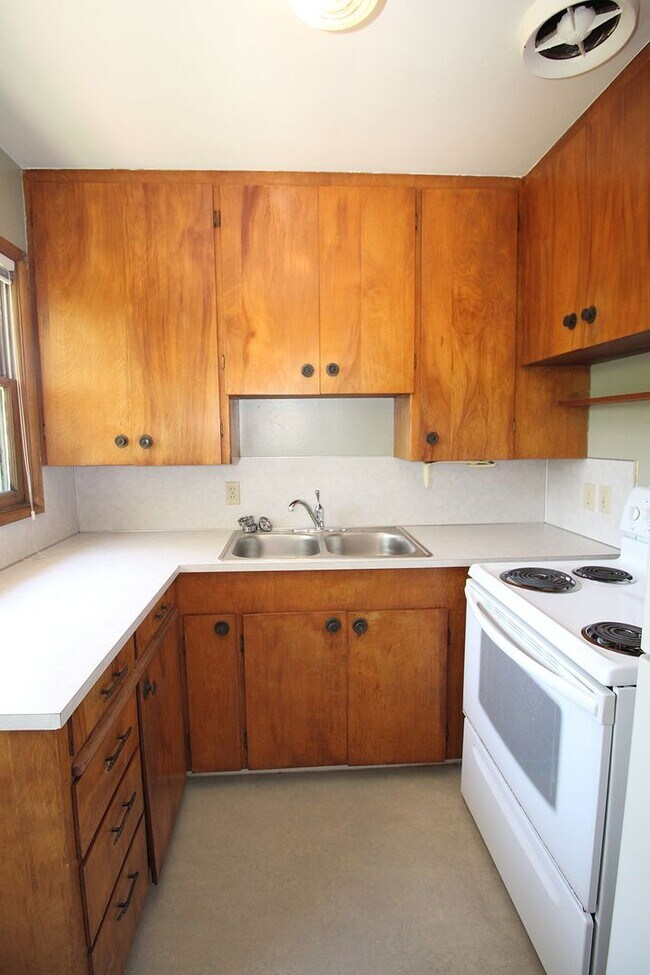 Building Photo - renwr09