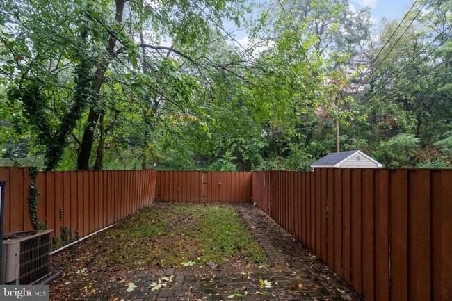 Building Photo - 6008 Northwood Dr