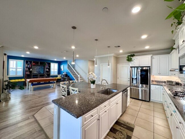 Building Photo - Stunning 5 Bedroom + Office Home with Priv...