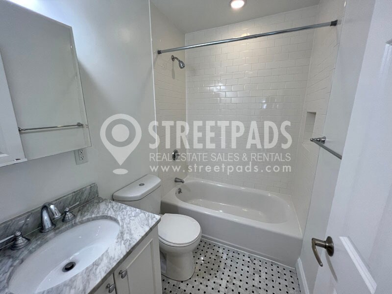 Building Photo - 1 Langdon Sq