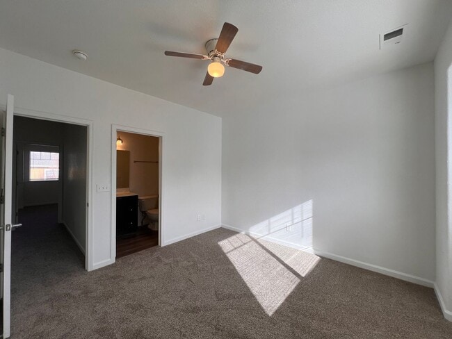 Building Photo - Updated Condo in North Reno