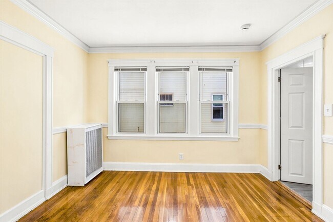 Building Photo - 72 Olney St