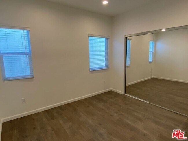 Building Photo - 1112 Meadowbrook Ave