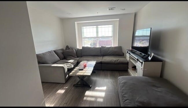 Building Photo - 693 Western Ave