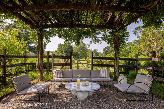 Building Photo - 243 Morton Rd