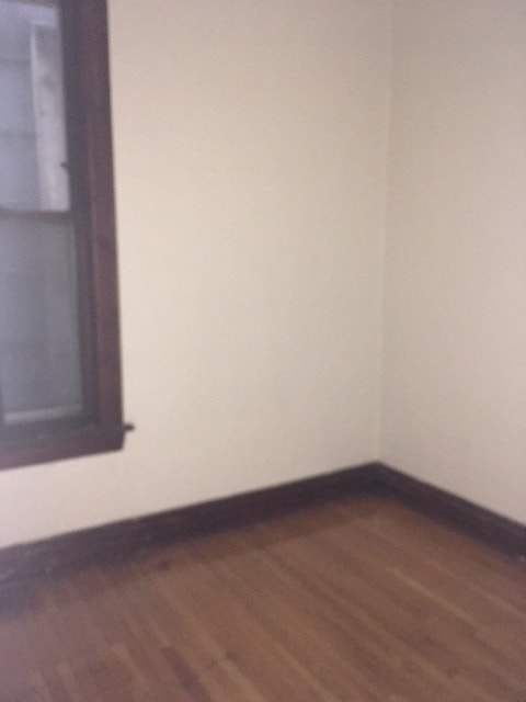 Building Photo - 1116 W Wellington Ave