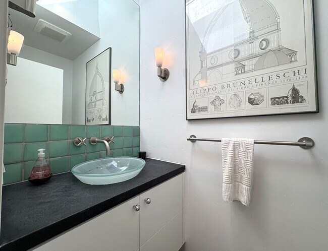 Building Photo - Modern Home availalble for lease in Menlo ...