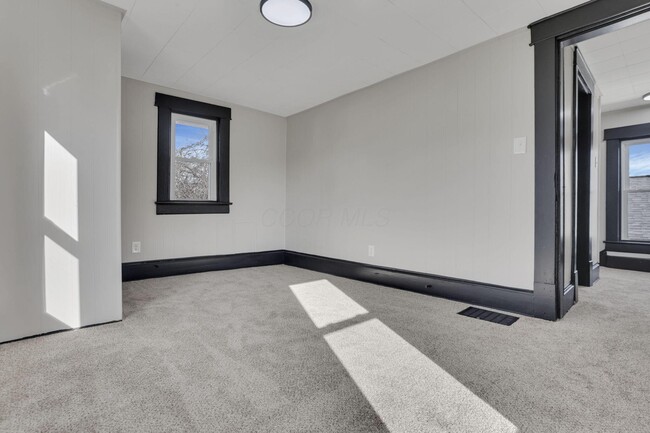 Building Photo - 401 Miller Ave