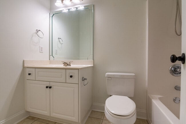 Building Photo - 202 Lagoon Dr