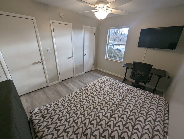 Furnished Bedroom - 1993 Washington St E