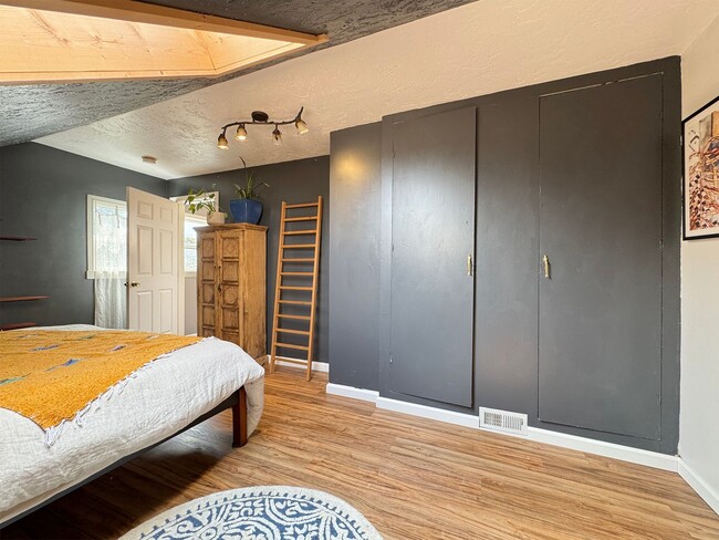 Building Photo - Charming Home for Lease