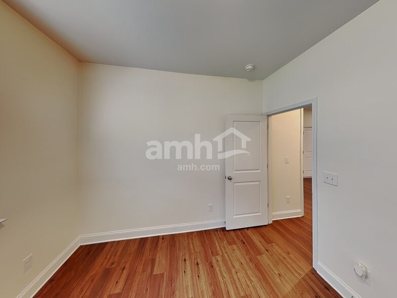 Building Photo - 3021 Greenmont Cir