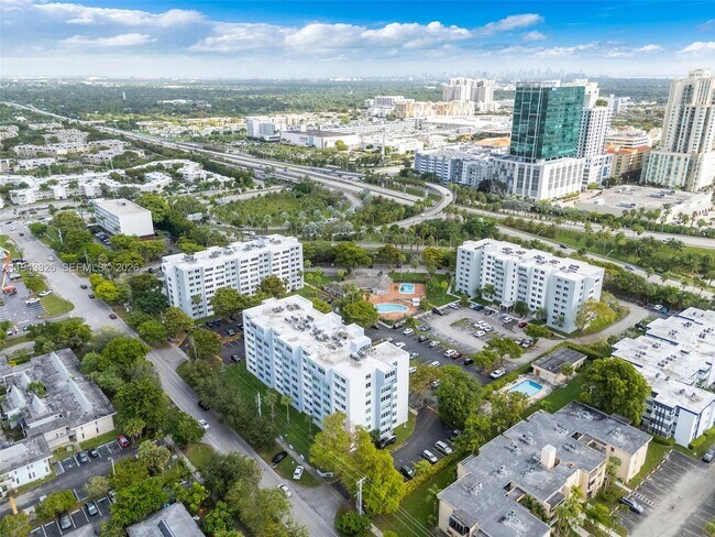 Building Photo - 9125 SW 77th Ave