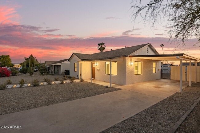 Building Photo - 9042 N 3rd Ave