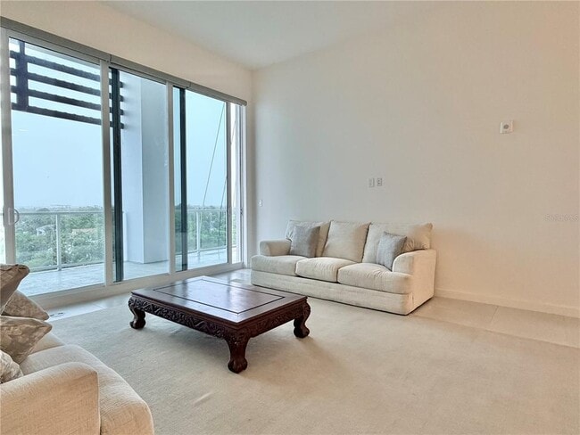 Building Photo - 920 N Osceola Ave