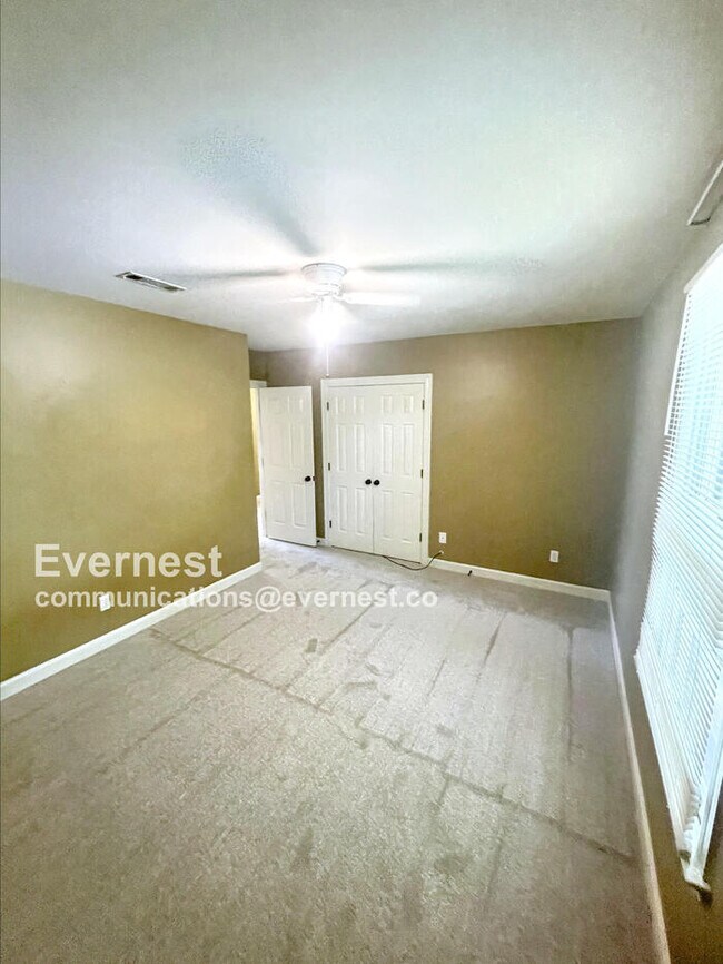 Building Photo - 703 Shady Glen Ct