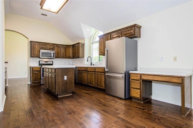 Building Photo - 3605 Bayton Dr
