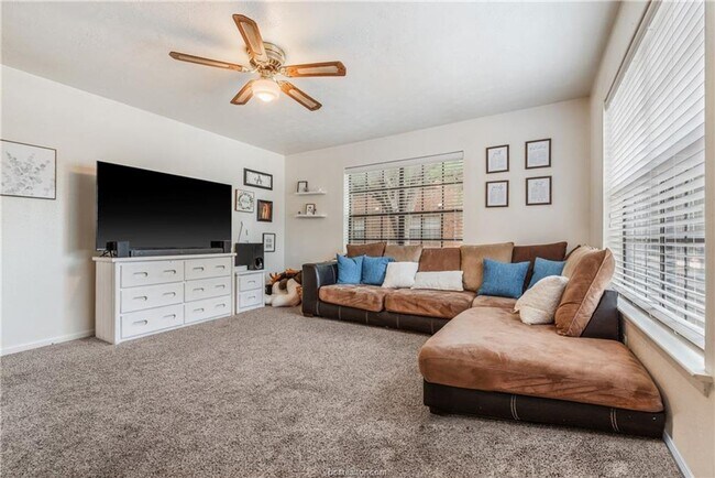 Building Photo - Available for Immediate Move in! Amazing 3...