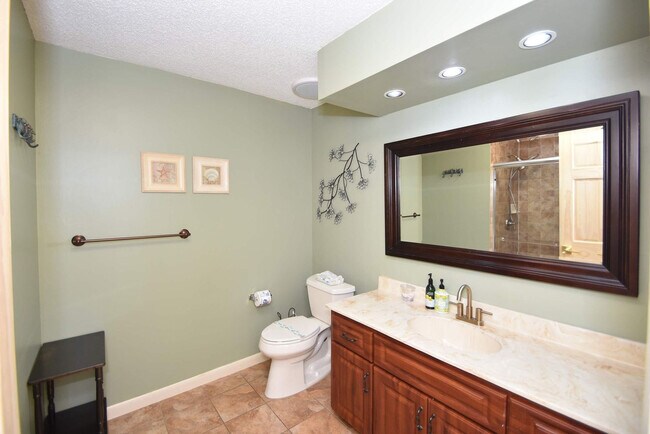 Building Photo - 3 Cherokee Ct W