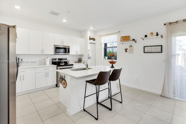 Building Photo - 15953 SW 2nd Pl