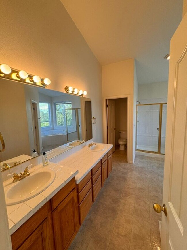 Building Photo - 10100 Zermatt Cir
