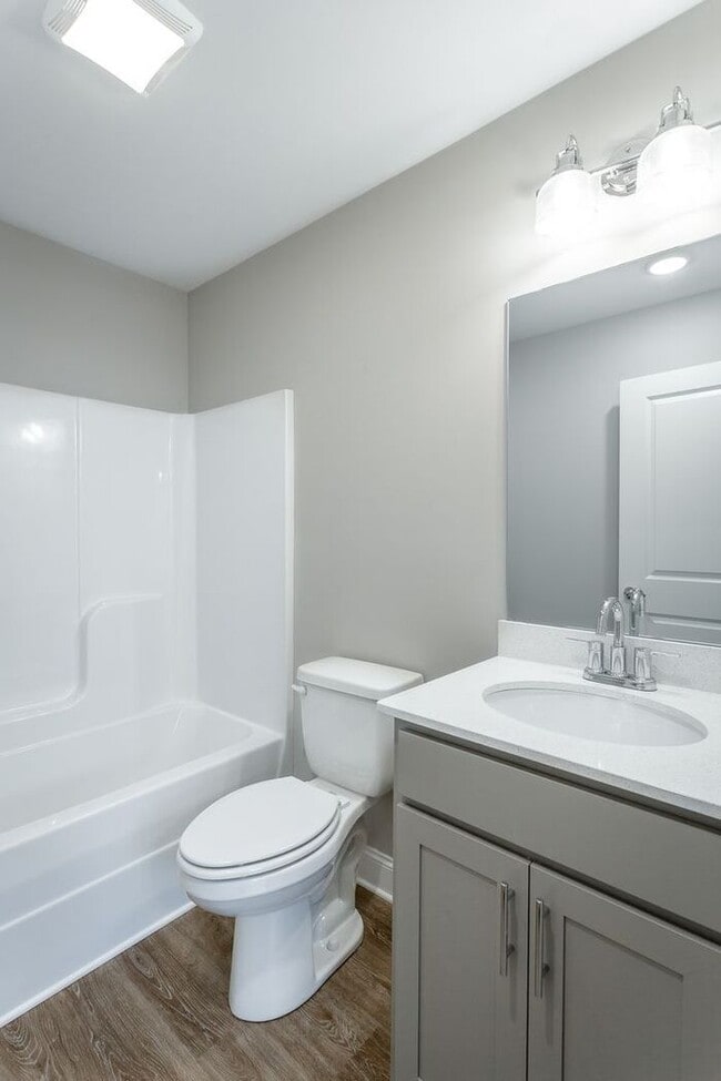 Building Photo - 2316 E 18th St Pl