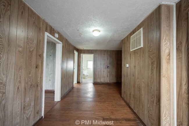 Building Photo - "Charming 1-Bedroom Retreat in Kokomo – Cozy 600 Sq Ft with Modern Comforts!"