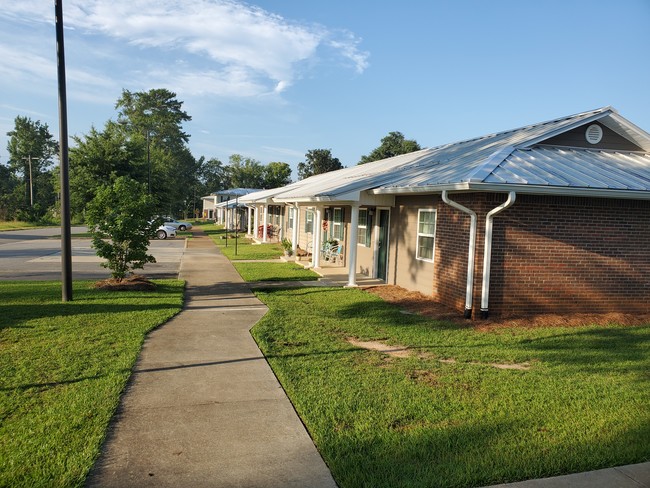 Building Photo - Tanglewood Apartments